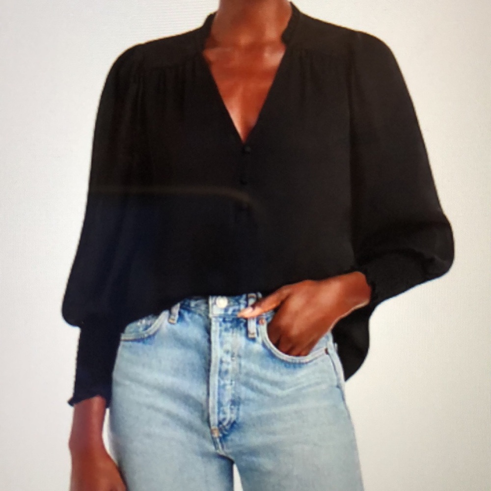 Brand NEW Bloomingdale’s Exclusive Aqua Long Sleeve Blouse